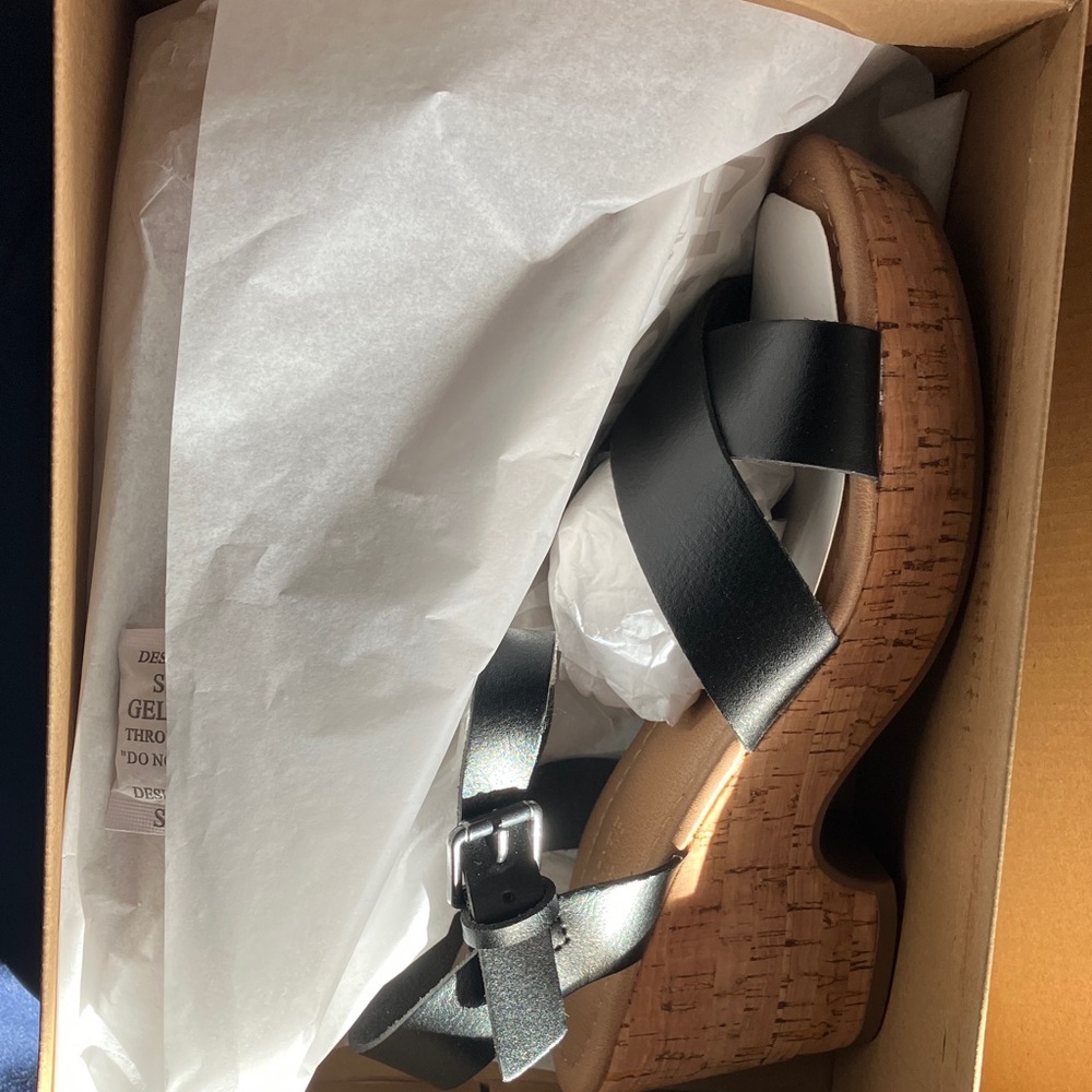 NIB Cushionaire Women’s Black Cork Wedge Sandals with Ankle Strap